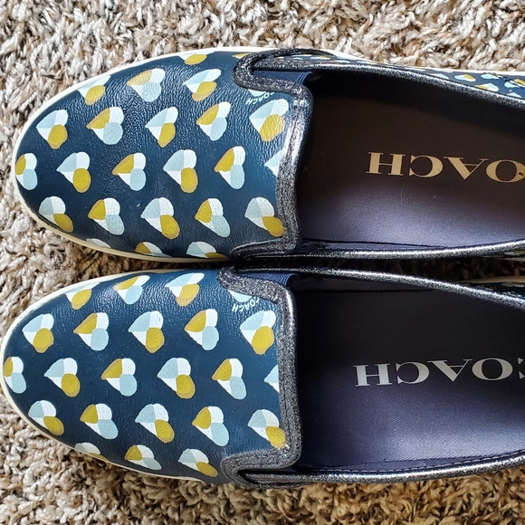 Shoes - Picture 2 of 7